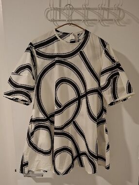 Black & White Monochromatic Abstract Print Tunic Top with Pockets (Size S)